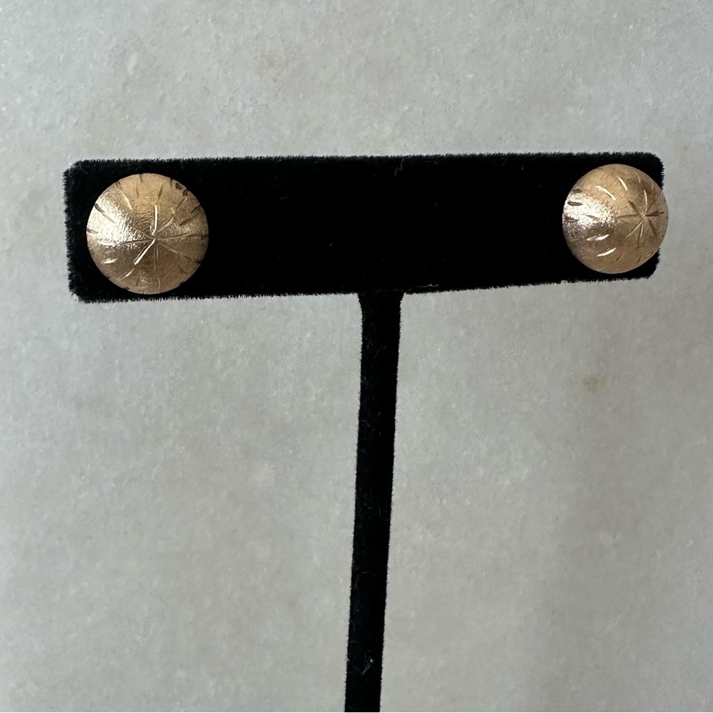 14k Solid Brushed Gold Sand Dollar Stud Earrings - image 4